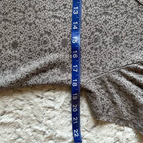 Lularoe Lacy Jacquard Classic T size small, gray - Picture 5 of 7